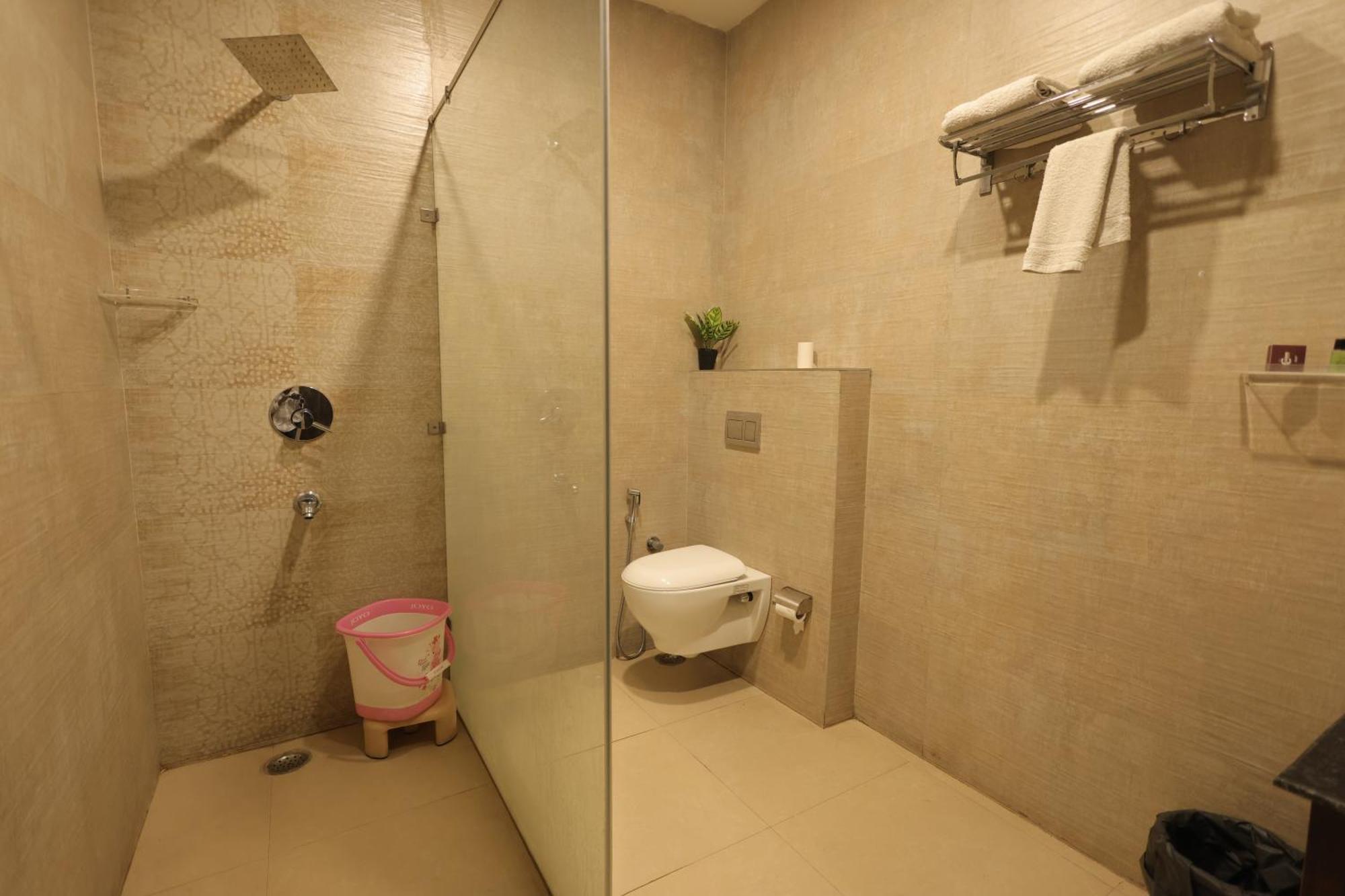 Hotel Crown Ceremonies Faridabad Exterior foto